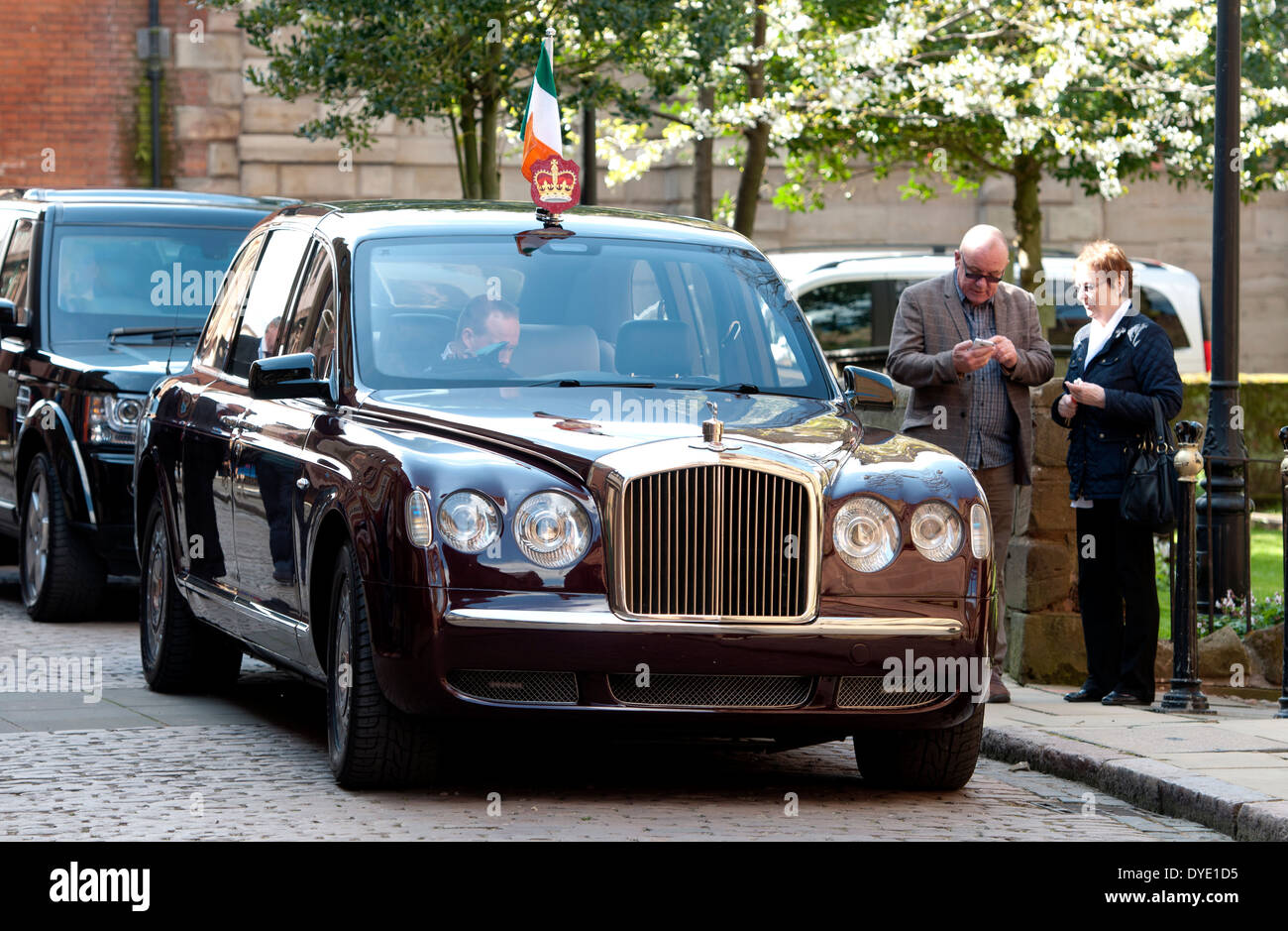 Queen Elizabeth II`s Bentley car Stock Photo Alamy
